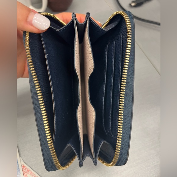 Michael Kors wallet - Picture 3 of 5